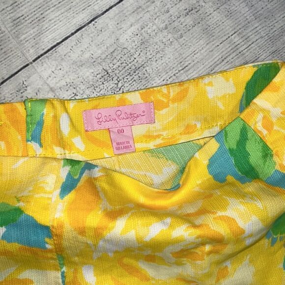 Lilly Pulitzer Deenie Shorts in Sunglow Yellow Roses - First Impression sz 00 - Picture 3 of 7